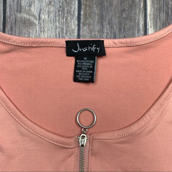 Justify zip tee - Picture 2 of 3